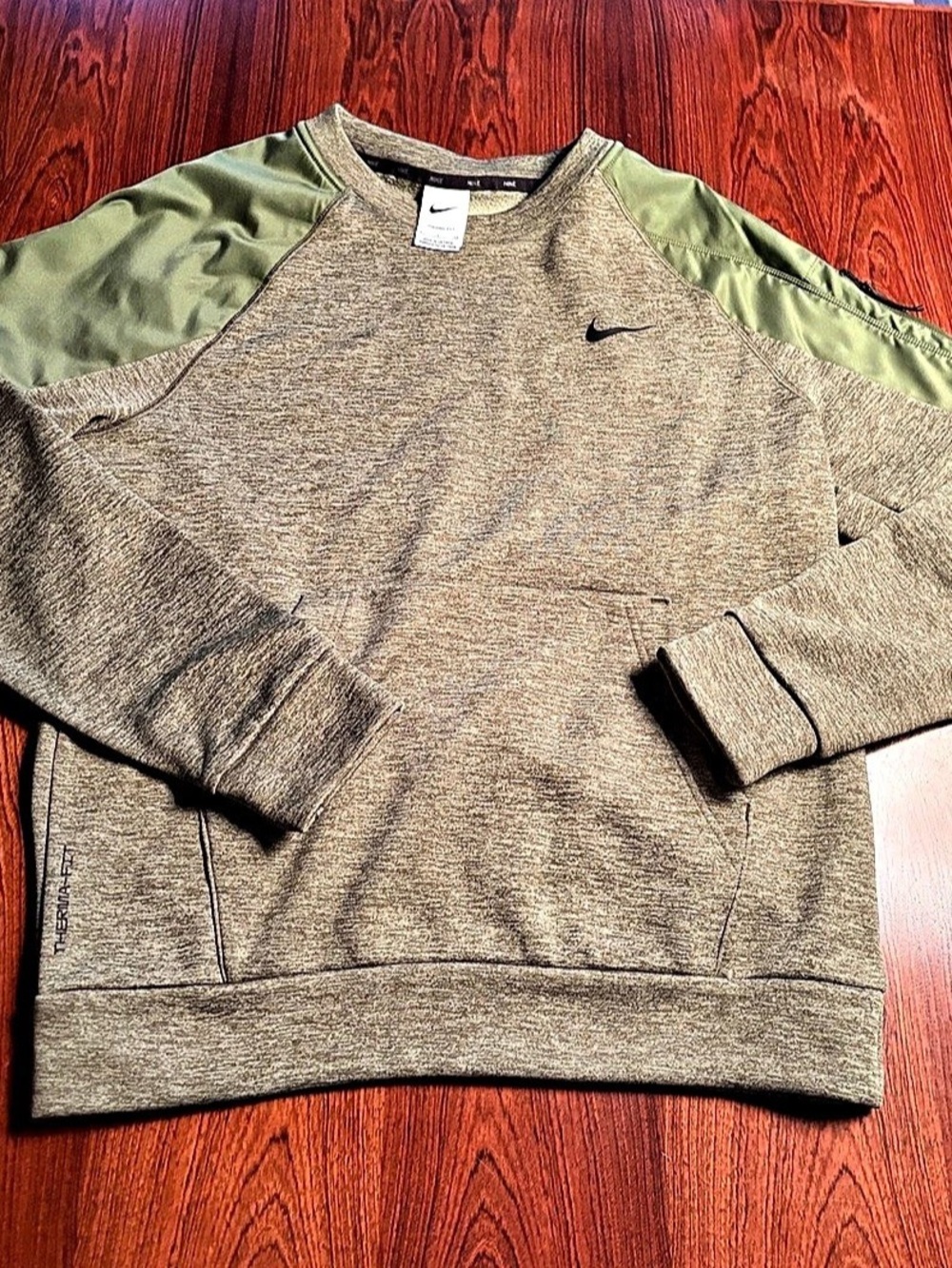 Nike Therma-FIT Color Block Sweatshirt Size Small
